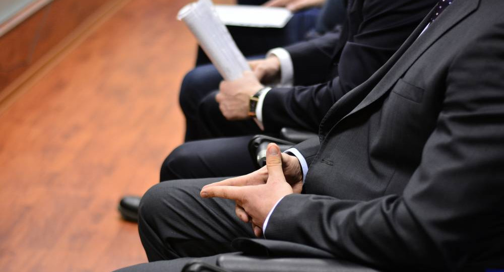  Губернатор Колымы оштрафовал министров за задержку зарплат учителям