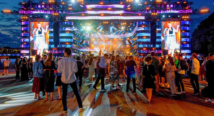 Впервые в «Лужниках»: в 2020 году городской праздник выпускников пройдет 23–24 июня