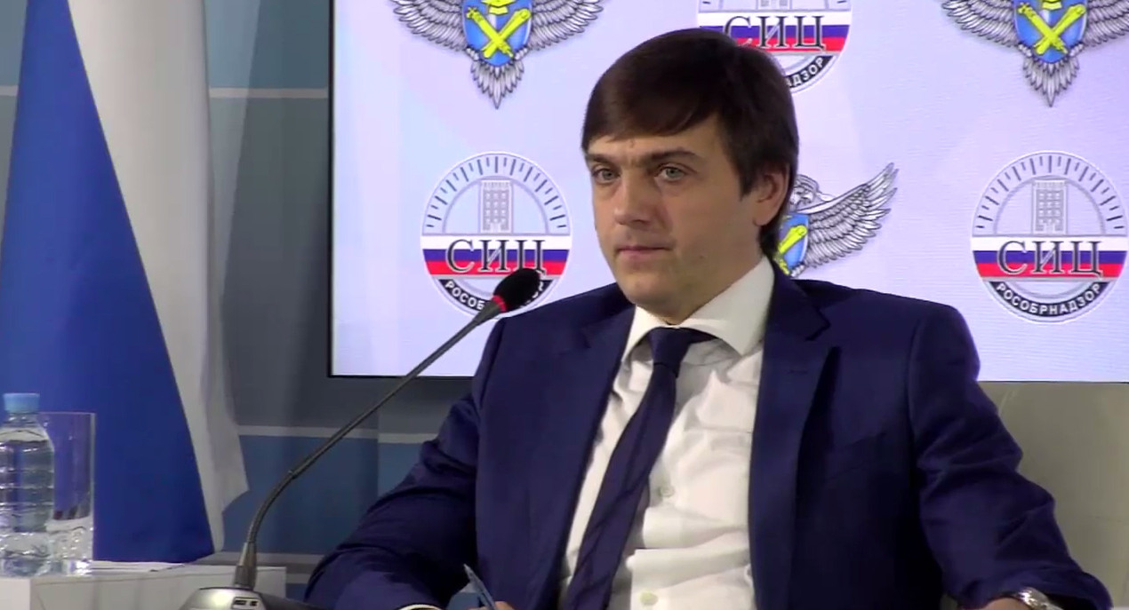 Идет встреча руководителя Рособрнадзора Сергея Кравцова с родителями