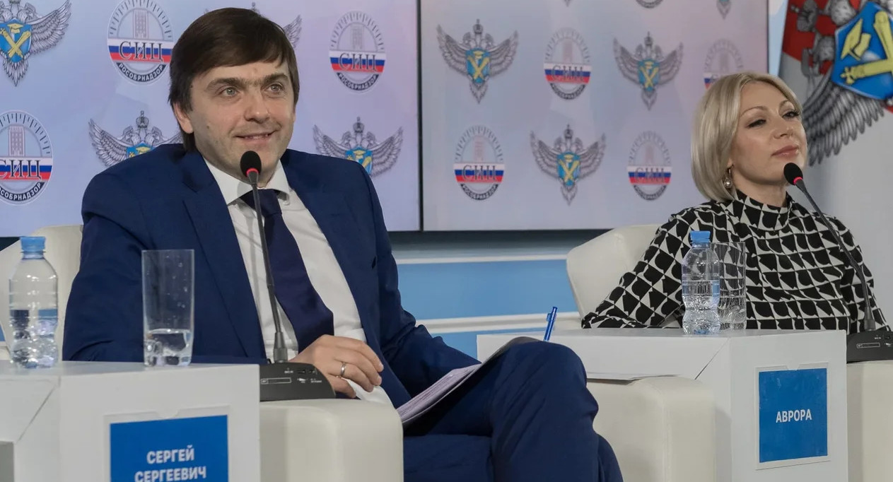 Пять языков на выбор: Руководитель Рособрнадзора рассказал об обязательном ЕГЭ по иностранному языку