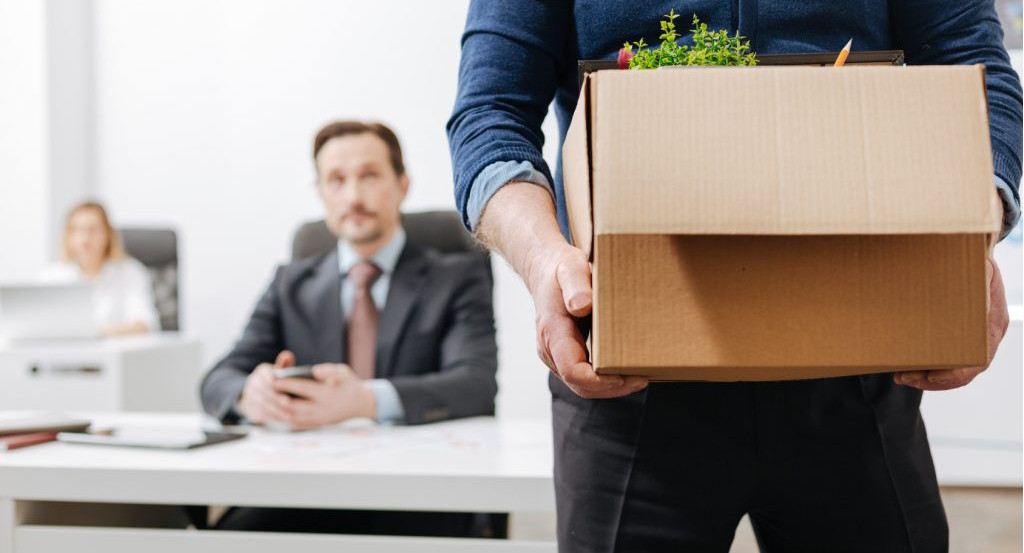 Из омской школы № 99 массово увольняются учителя