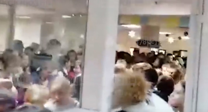 При эвакуации в одной из школ Петербурга ученики получили серьёзные травмы