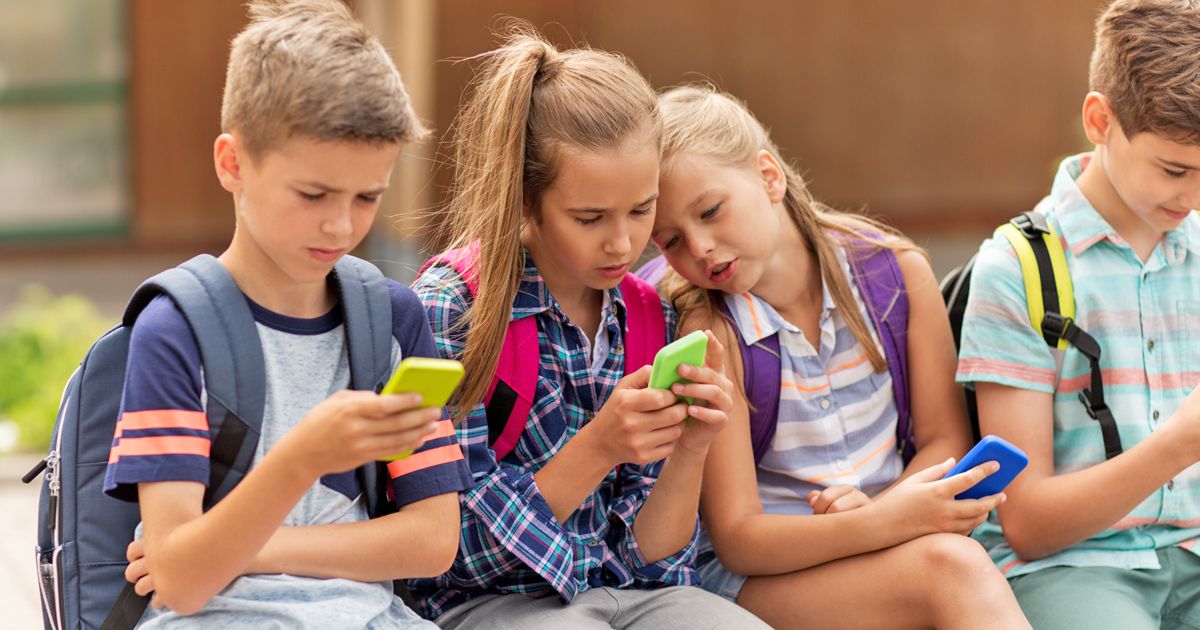 44% школьников испытывают скуку при отсутствии гаджетов и доступа в интернет