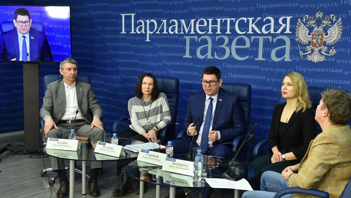 18 декабря в Москве состоялся круглый стол по теме  «Когда и на сколько повысят заработную плату учителей?»