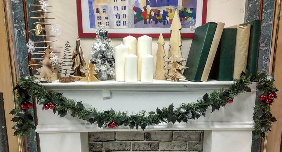 Вариации на новогоднюю тему: ёлка в стиле техно, ёлка-стремянка, ёлка-открытка