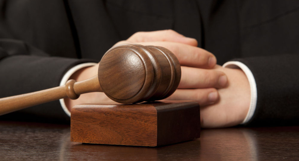 Супруги удочерили двух сирот и оказались должны два миллиона