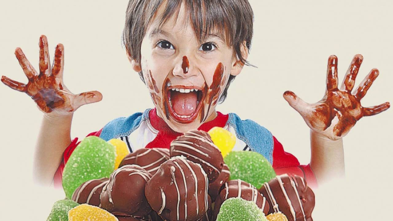 Битва за конфеты: дети едва не разорвали Деда Мороза на новогодней елке в Улан-Удэ