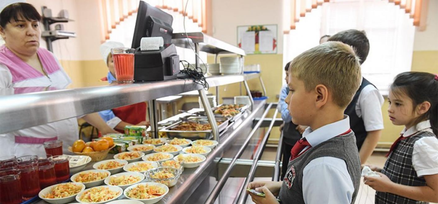 Васильева выступила против вендинговых автоматов и «печенюшек» с чипсами и газировкой в школах