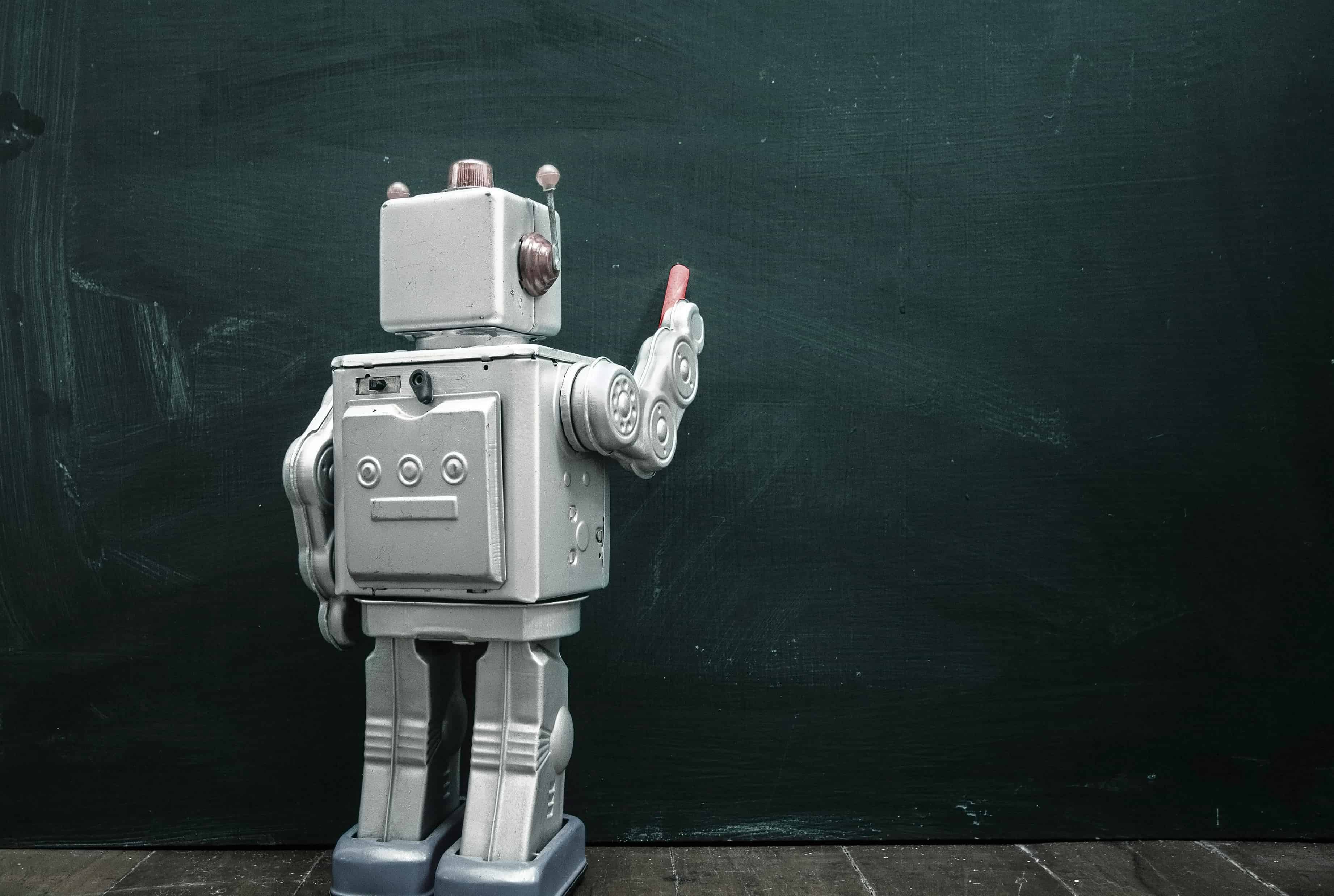 В одной из школ Нижневартовска появился робот-учитель