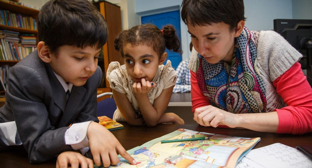 Детей мигрантов в Петербурге предложили дополнительно обучать русскому языку