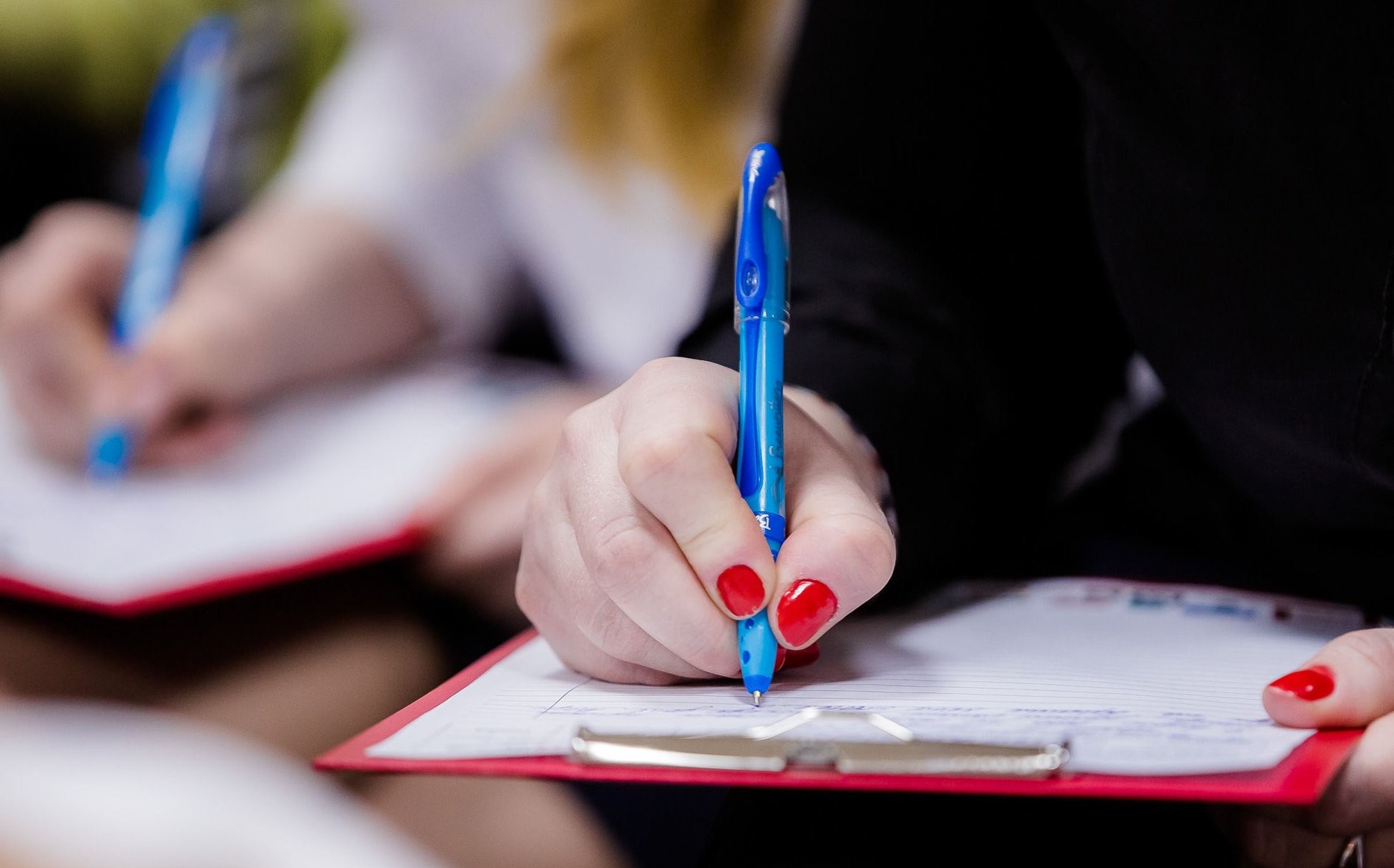 В школах Узбекистана борются с коронавирусом с помощью диктантов