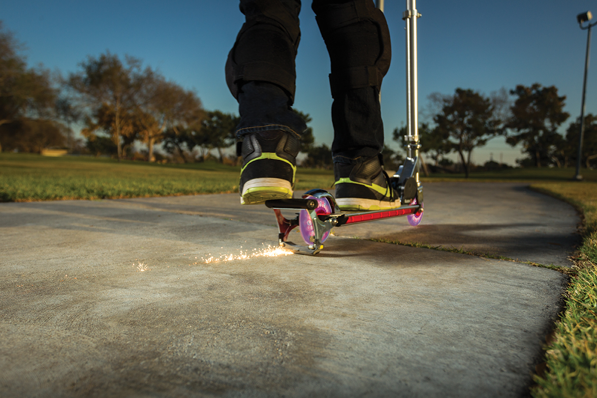 Московская школьница самокатом обезвредила полицейского-педофила