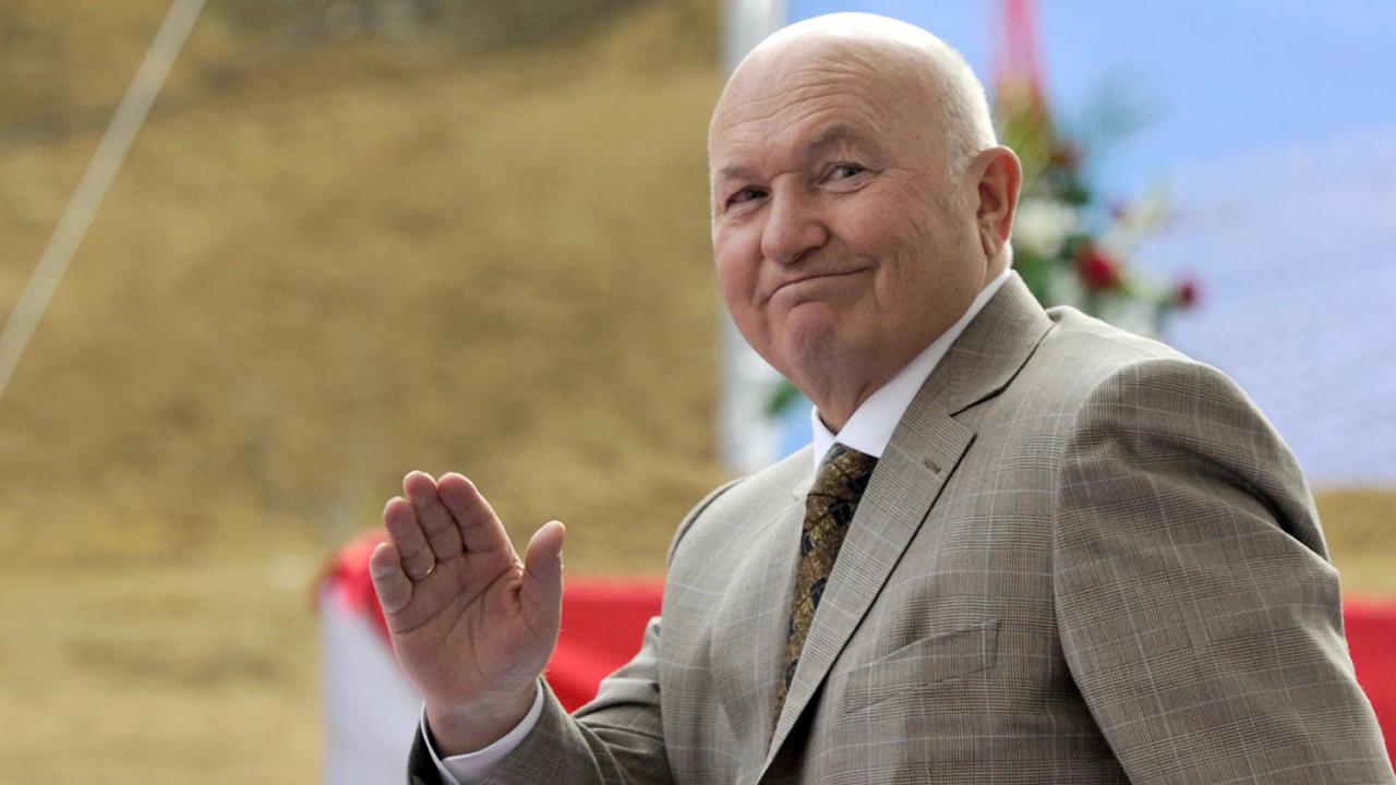 Владимир Путин рекомендовал присвоить имя Юрия Лужкова МГУУ