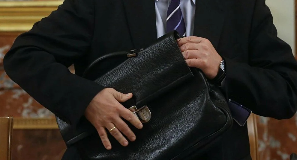 Зарплаты российских чиновников предложили серьезно сократить