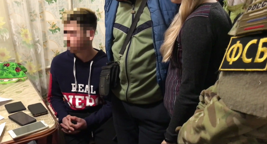 Опубликовано видео допроса готовивших теракты в Керчи подростков