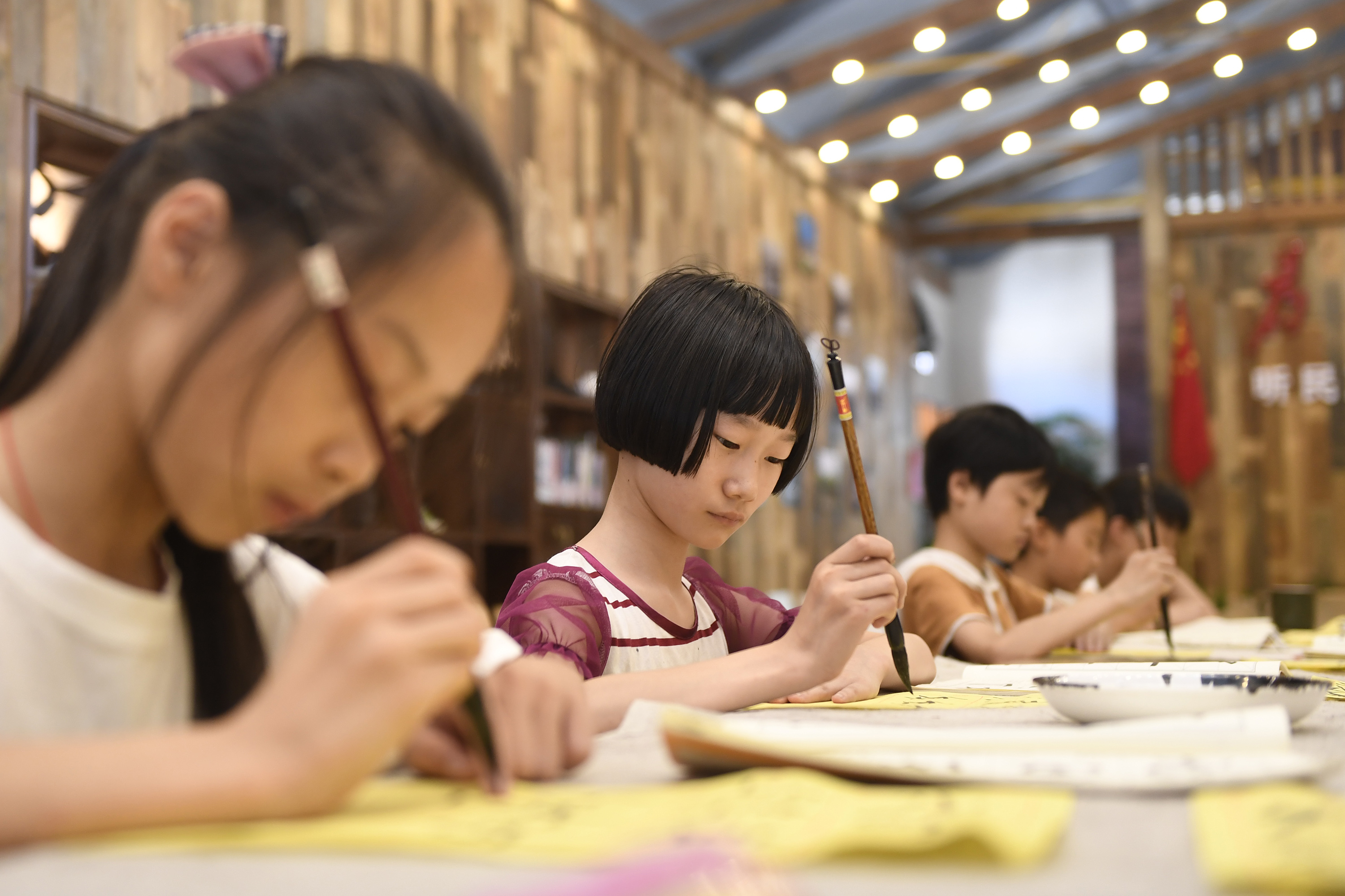 Китайские школьники обрушили рейтинг приложения для домашних заданий, чтобы не делать уроки