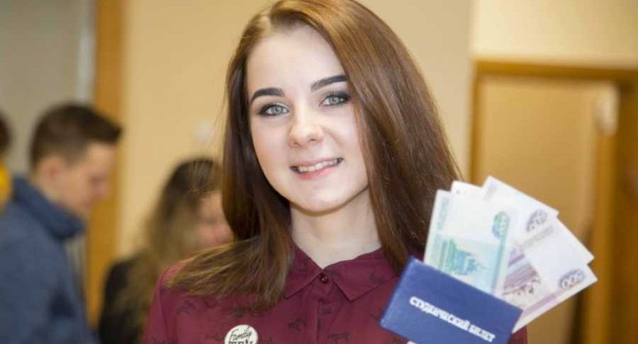 Студентам-педагогам могут повысить стипендию за наблюдение на ЕГЭ