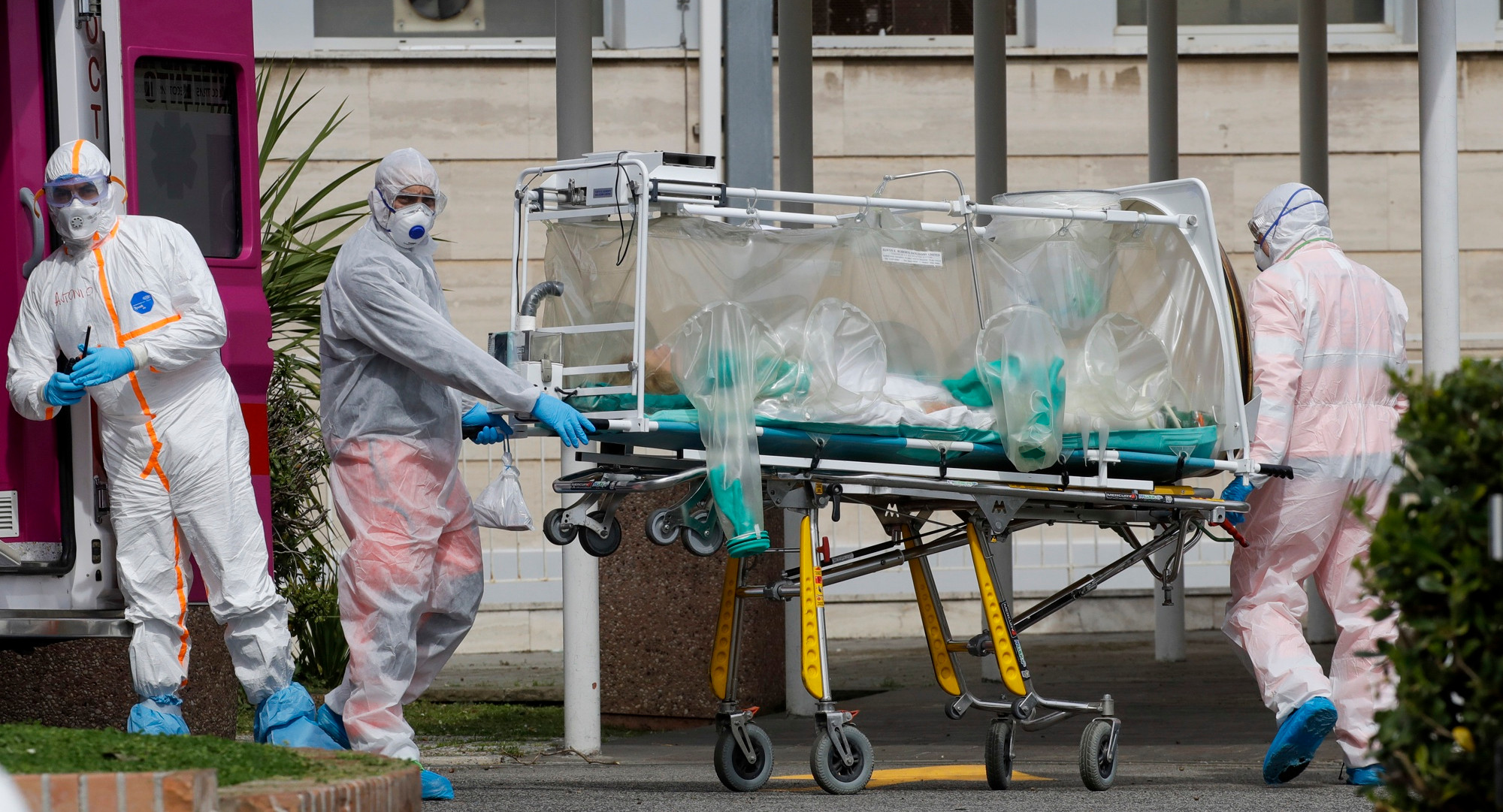 Леонид Рошаль назвал распространение вируса репетицией биологической войны