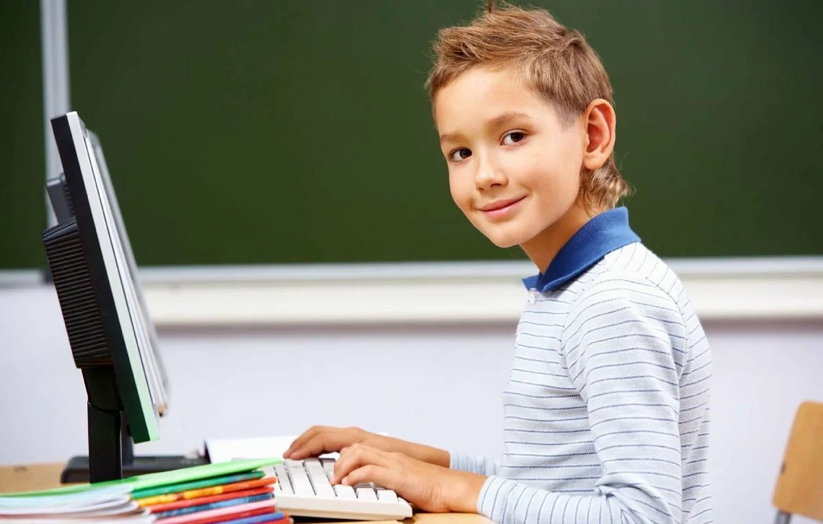 Школы Подмосковья готовы дать детям компьютеры для удалённого обучения