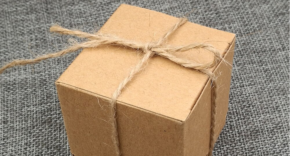 Рыбные консервы и шоколад: что еще будет в продуктовых наборах для школьников