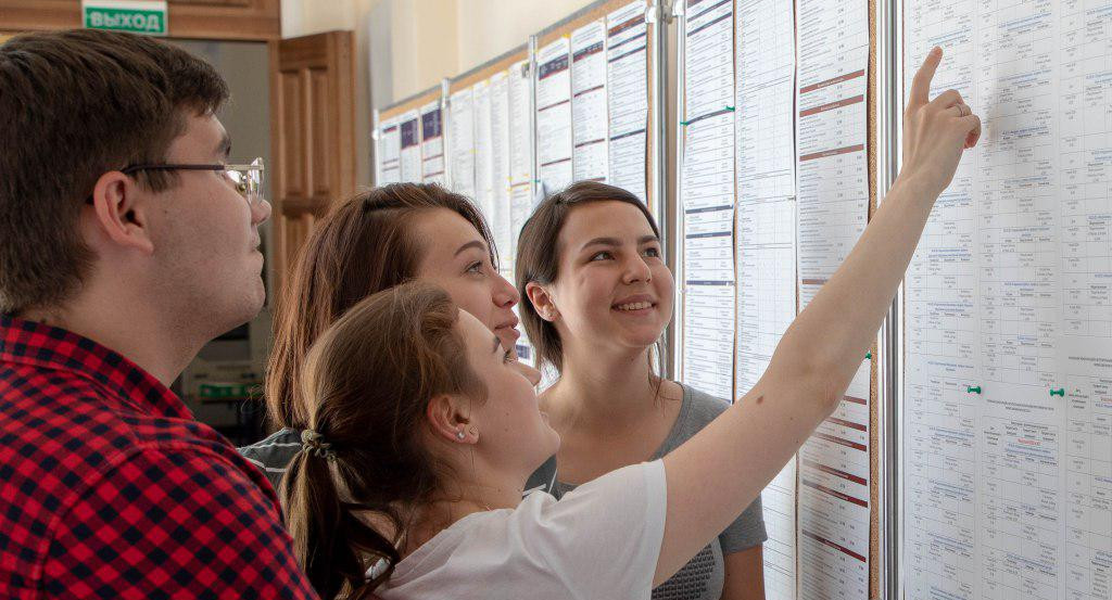 Абитуриенты смогут подать документы в вузы на бюджетные места до 10 августа