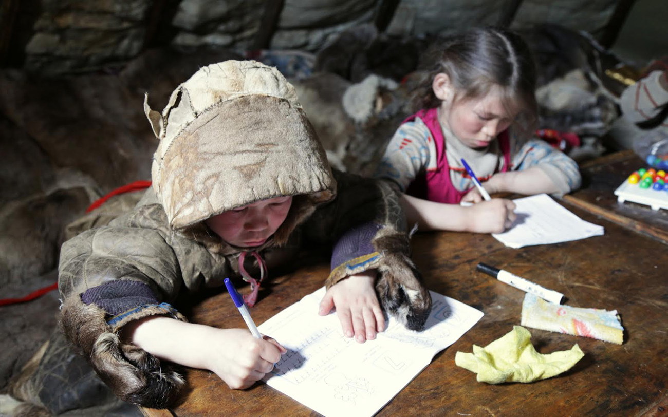 Детям оленеводов на два месяца сократили учебный год из-за пандемии