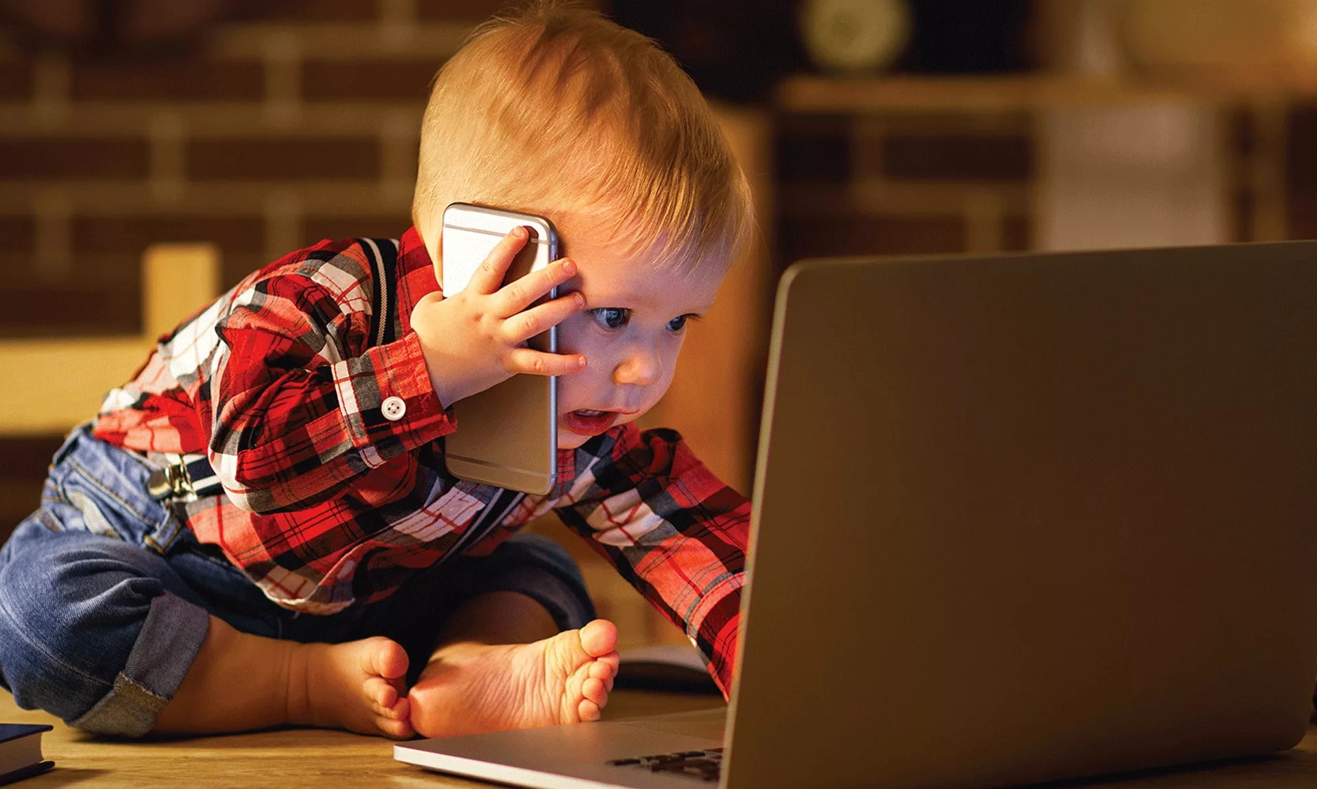 Федеральный проект «В сказку – из дома»: волонтеры прочитают сказки детям по телефону