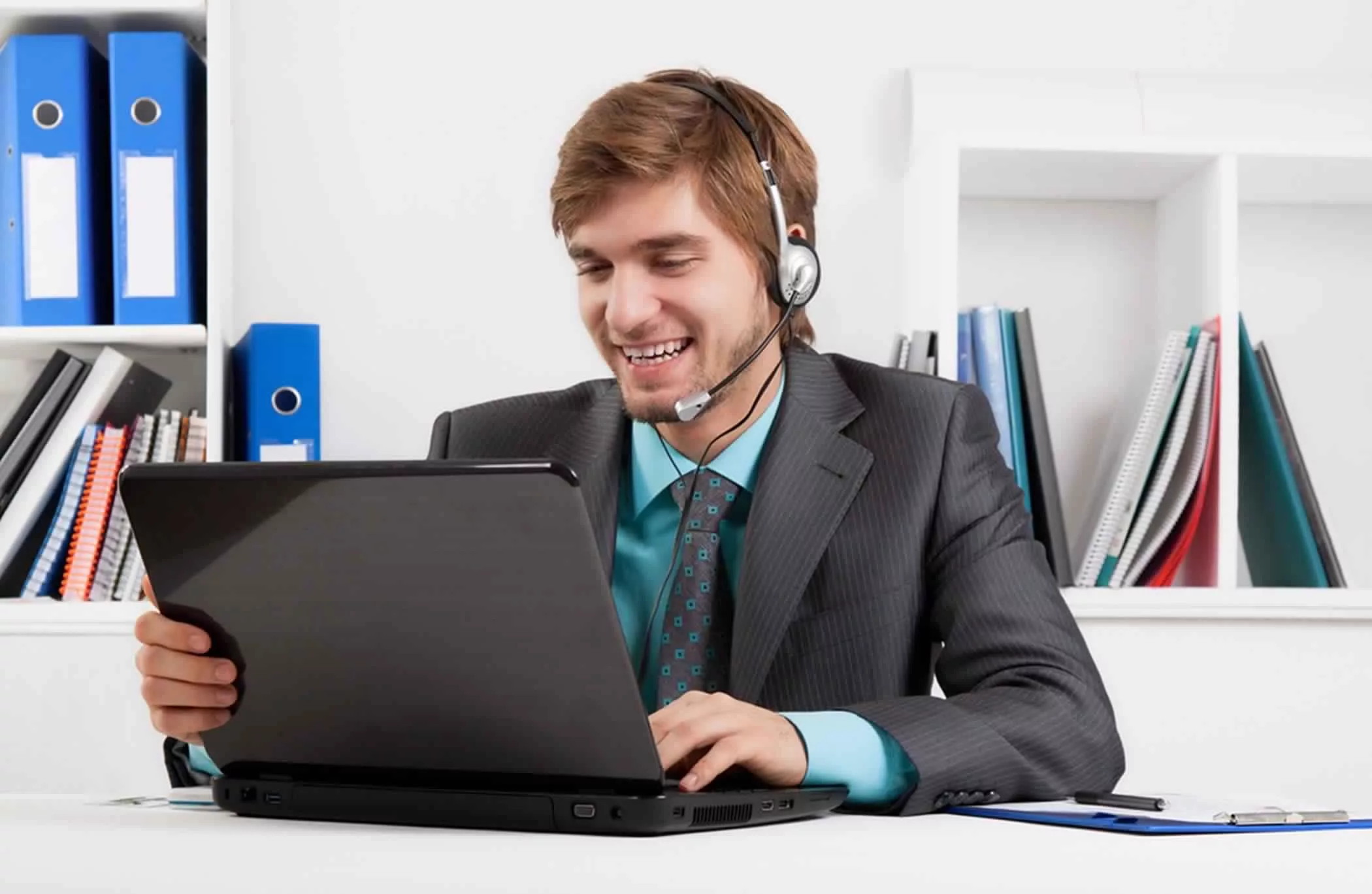 В Москве появились студенты-волонтеры, помогающие преподавателям и ученикам освоить дистанционное обучение