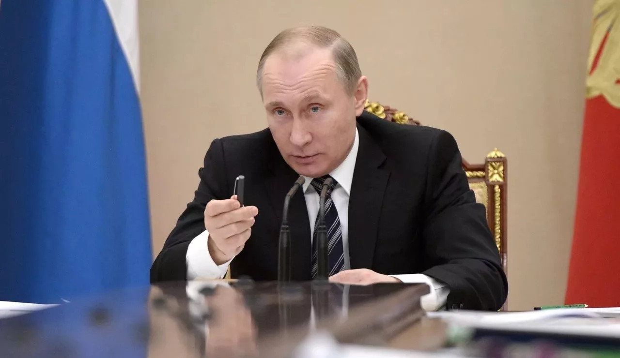 Владимир Путин поручил проработать вопрос развития инфомационных платформ для онлайн-образования