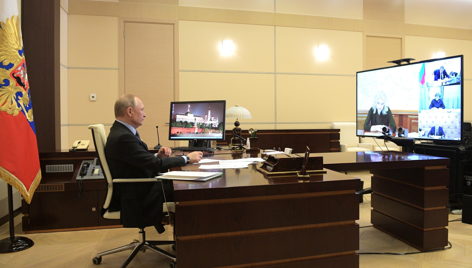 Владимир Путин заявил об ухудшении ситуации с коронавирусом в России