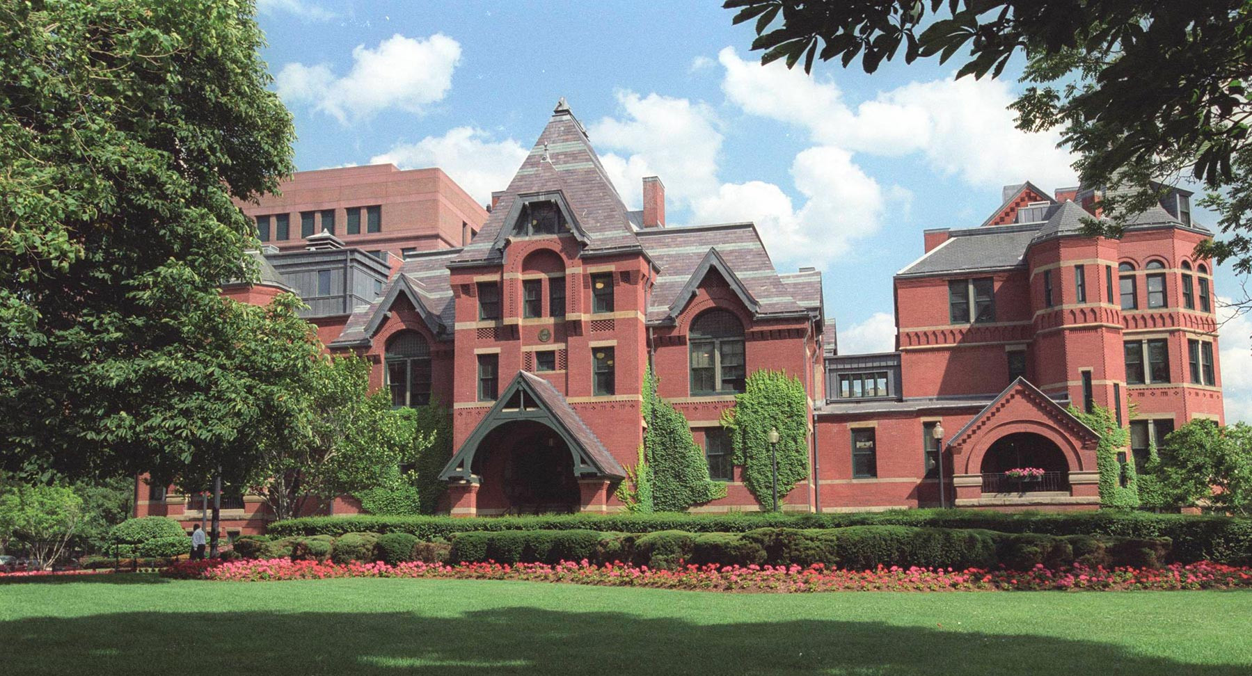 Американские университеты начинают рассматривать возможность отмены очных занятий до 2021 года