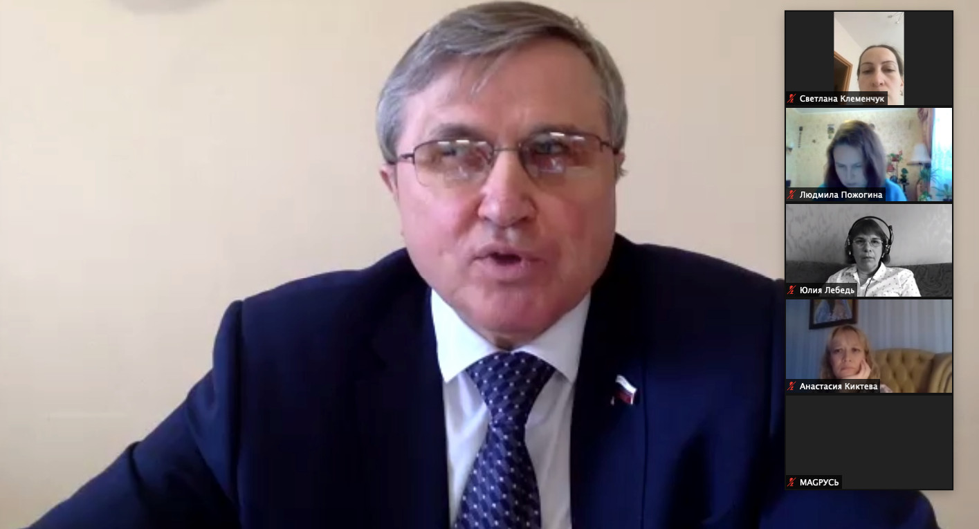 Олег Смолин: Содержание надо вернуть во ФГОС, дав при этом свободу учителю