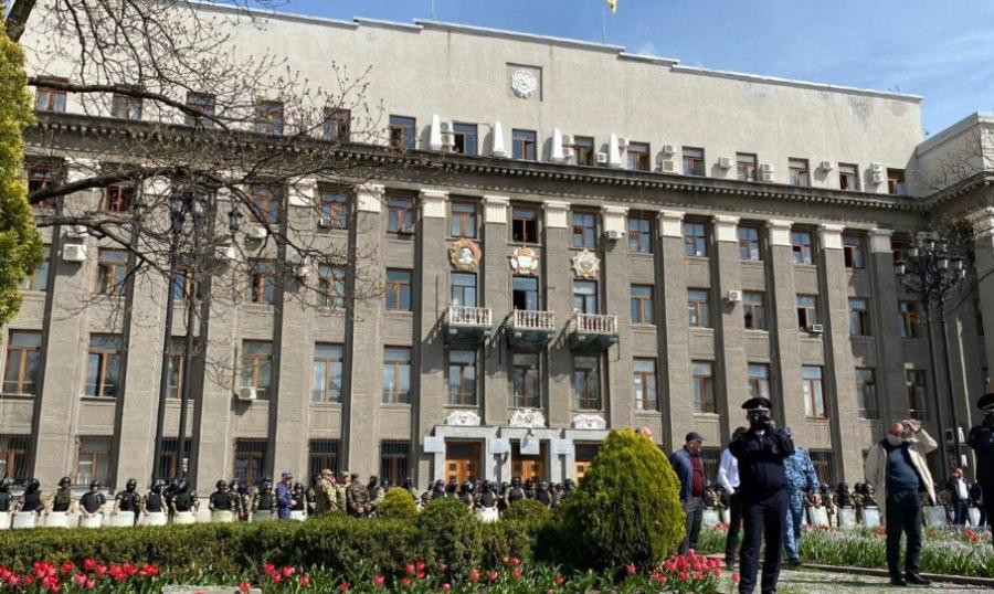 Отставка властей, прямые выборы главы и открытие школ: что требуют митингующие во Владикавказе