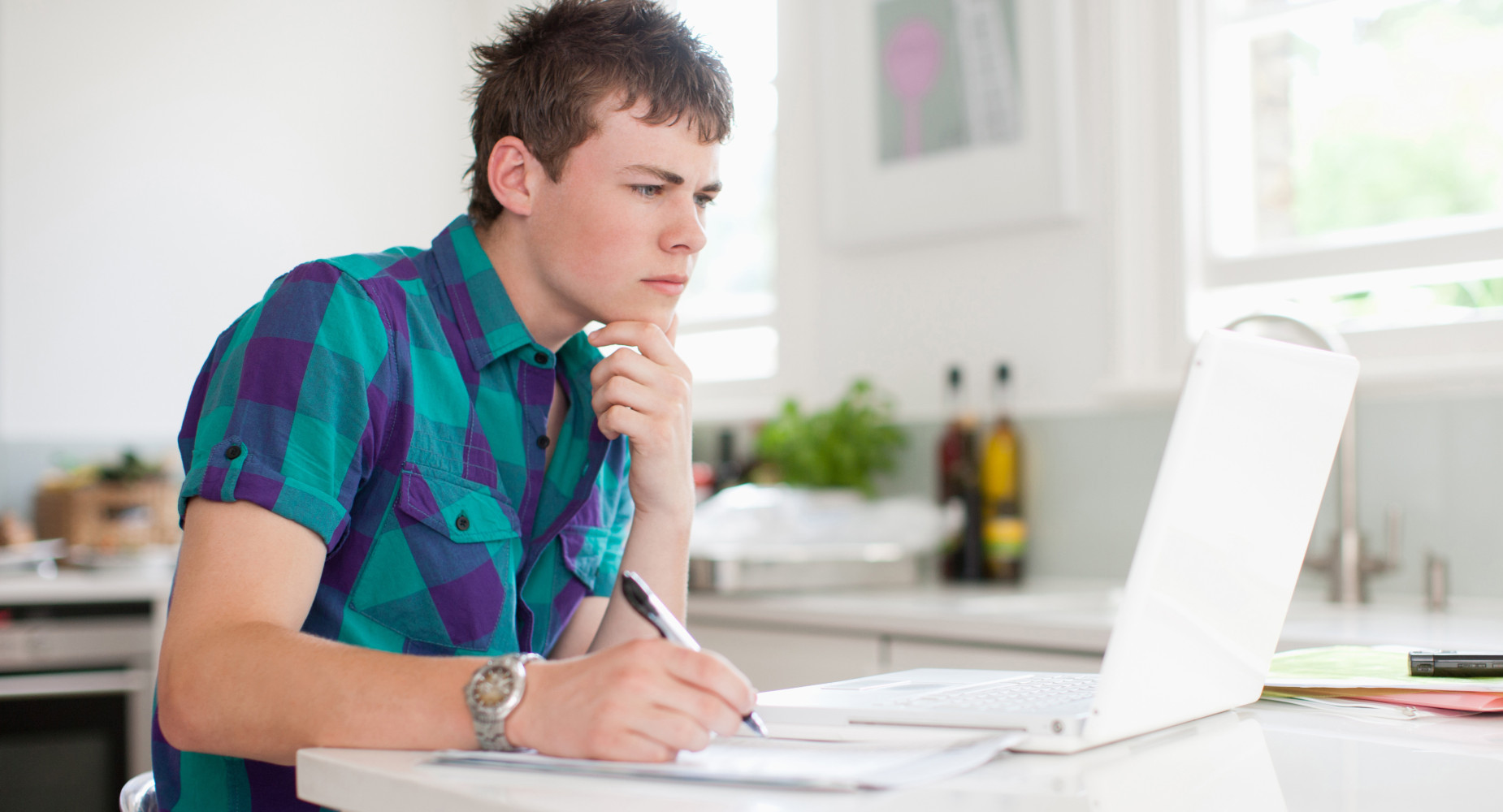 Названо условие снижения стоимости учебы в российских вузах на удаленке