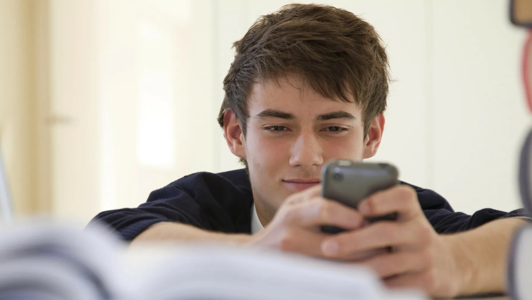 Школьникам хотят запретить использовать смартфоны для дистанционного обучения