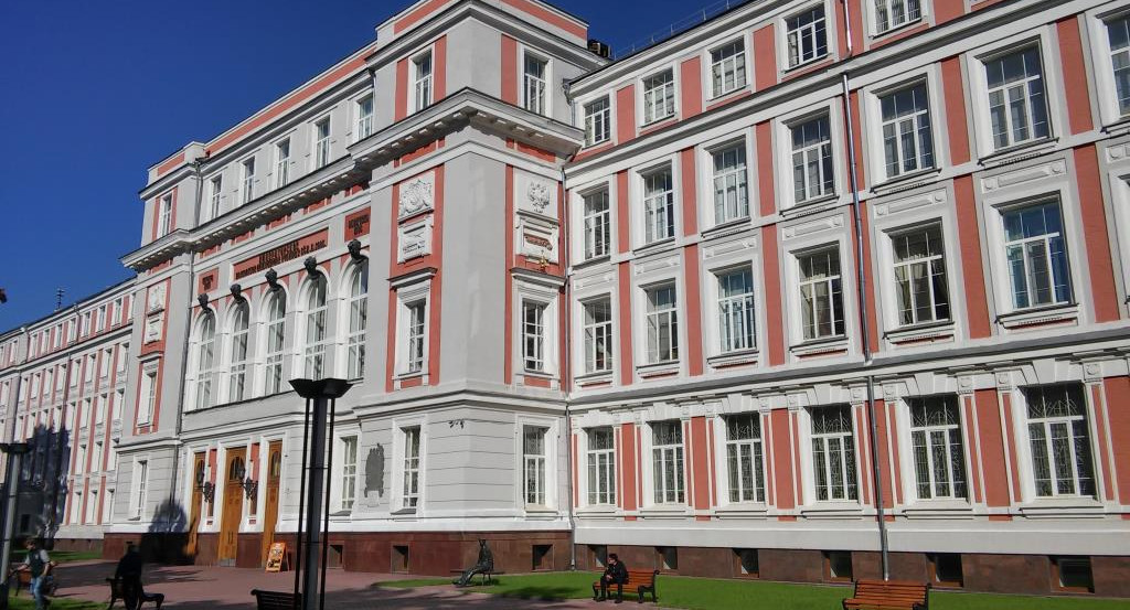  Герои нашего времени: мы улыбаемся, но в масках не видно