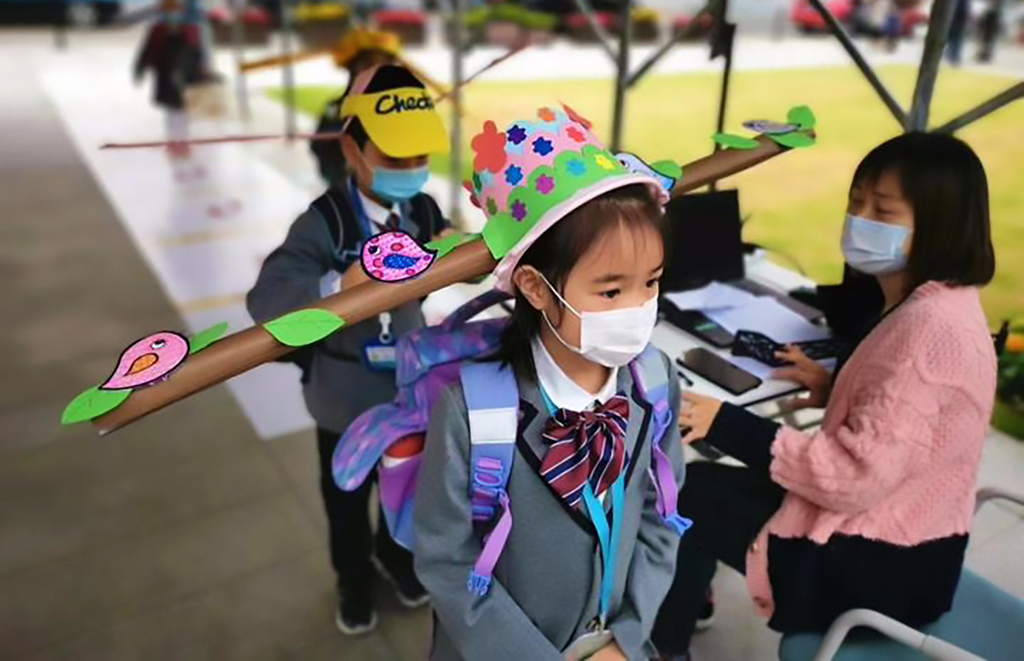 В Китае нашли оригинальный способ соблюдать дистанцию между учениками 