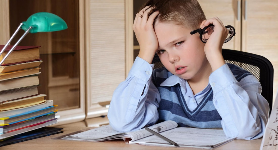 Более 60% опрошенных учителей в РФ назвали проверку домашних заданий главной трудностью на дистанте