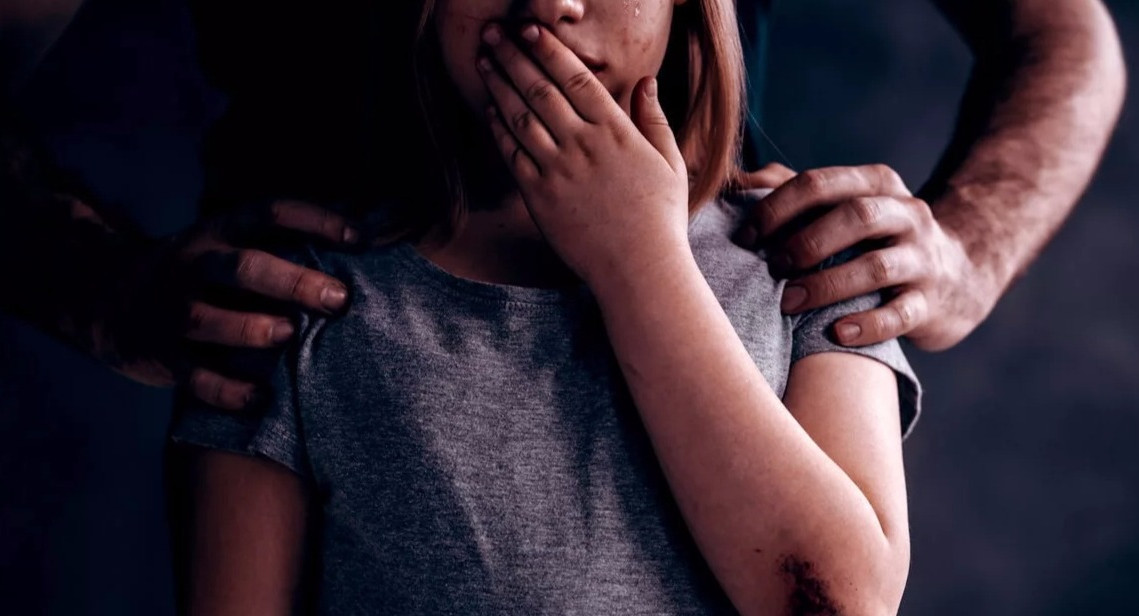 В России хотят ввести пожизненную слежку за педофилами