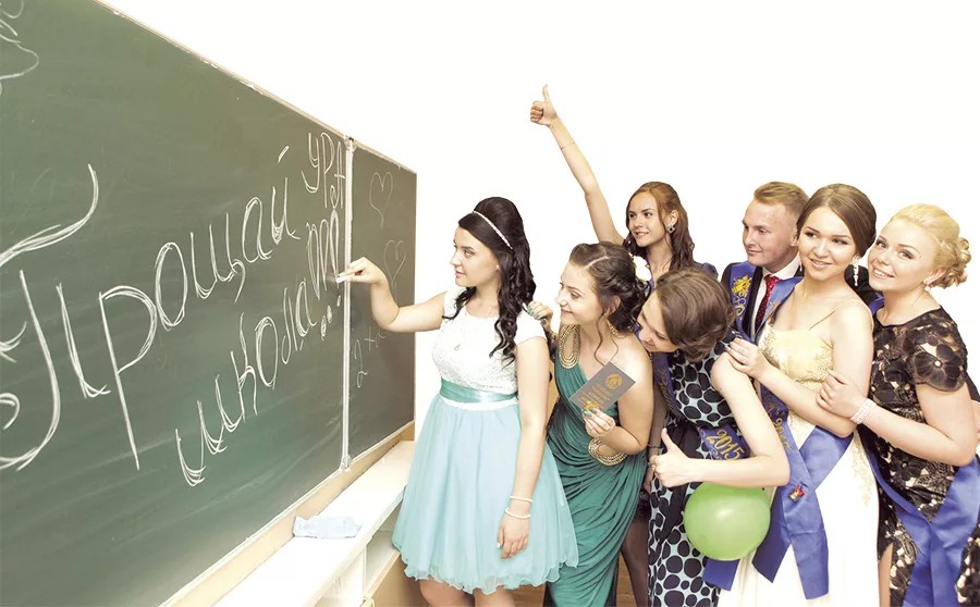 В Минпросвещения назвали условие проведения очных выпускных в школах