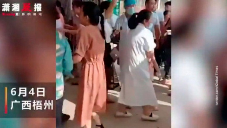 Мужчина с ножом ранил 40 человек в школе в Китае