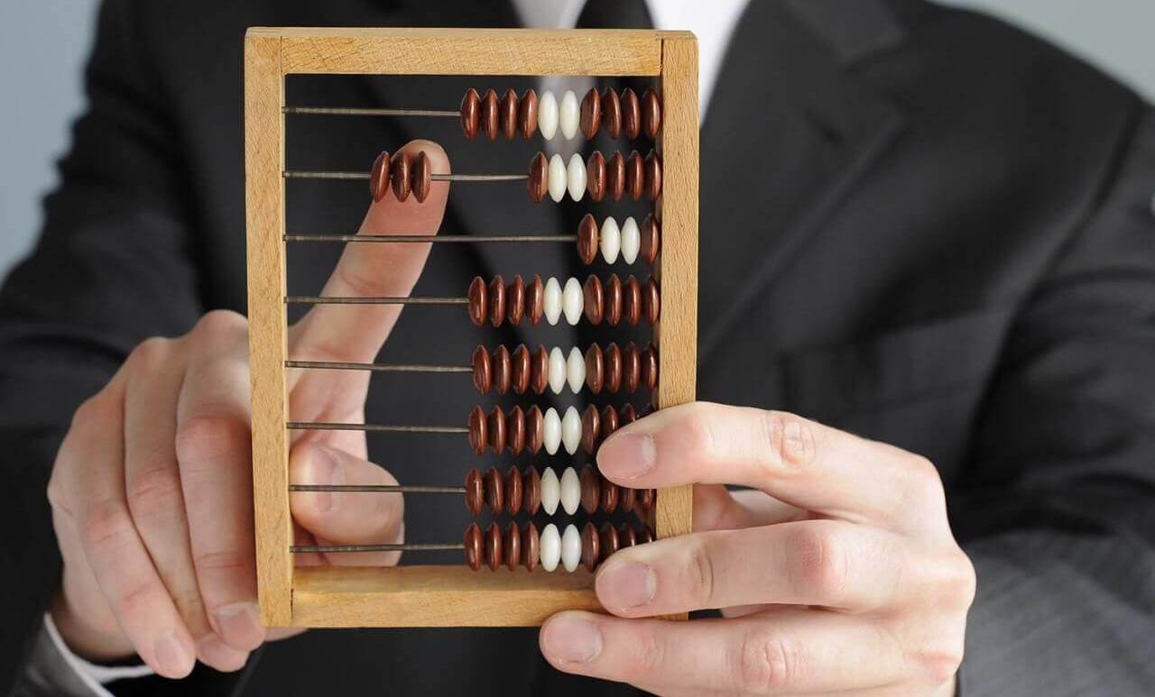 Александр Адамский предлагает создать единую систему оплаты труда учителей