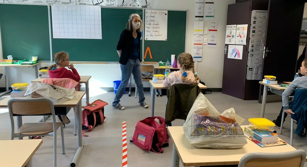 Социальная дистанция и ношение масок: что ждет немецких школьников осенью