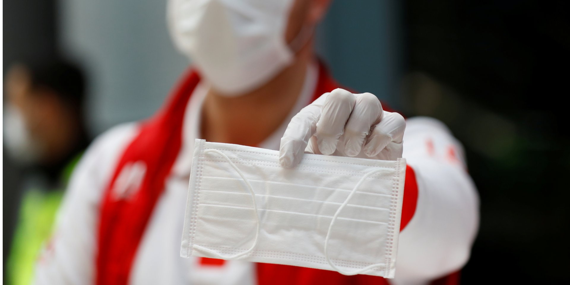 В Бразилии оштрафовали министра образования за появление на улице без маски