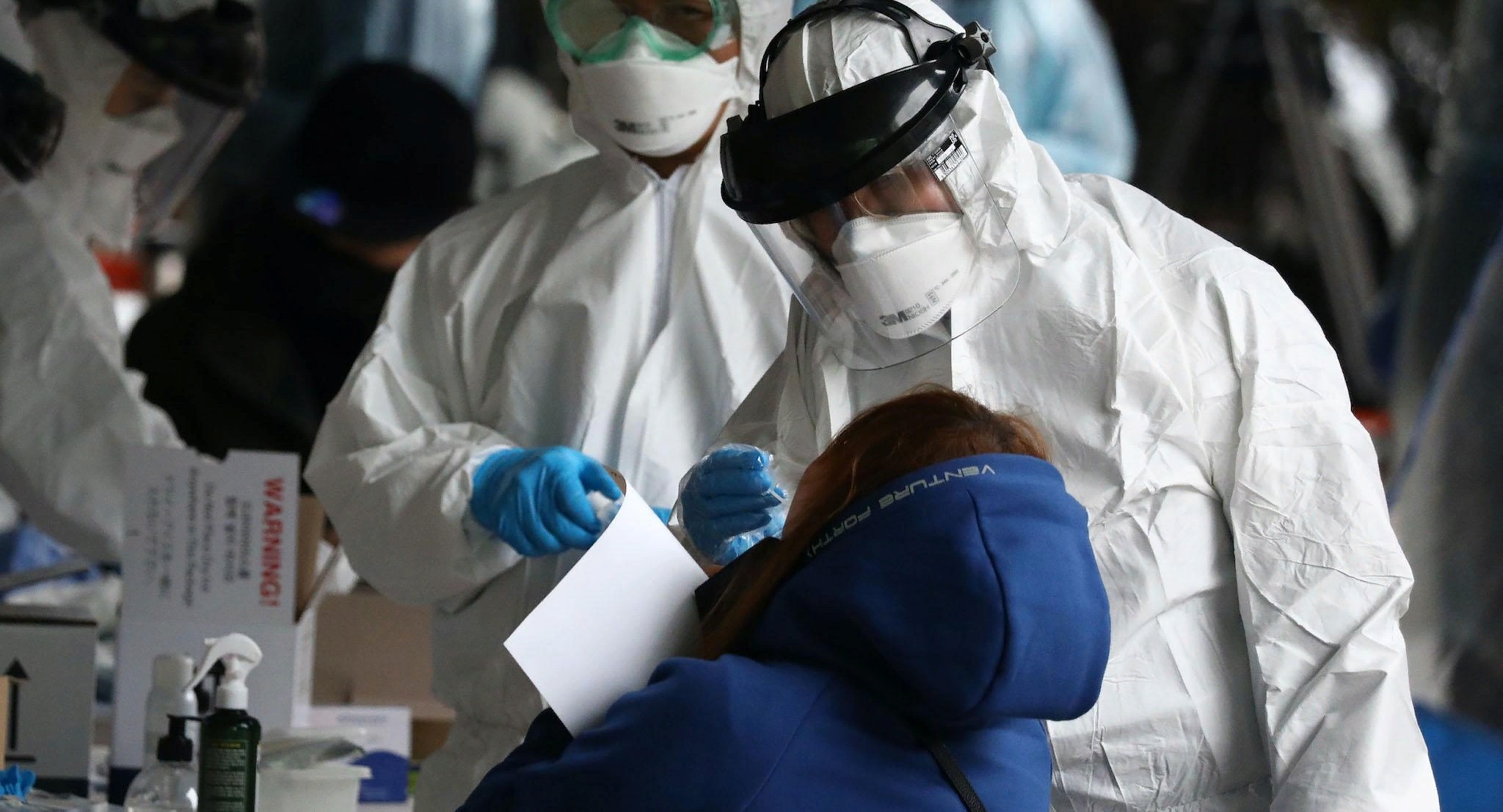 Вирусологи назвали сроки новой волны коронавируса в России