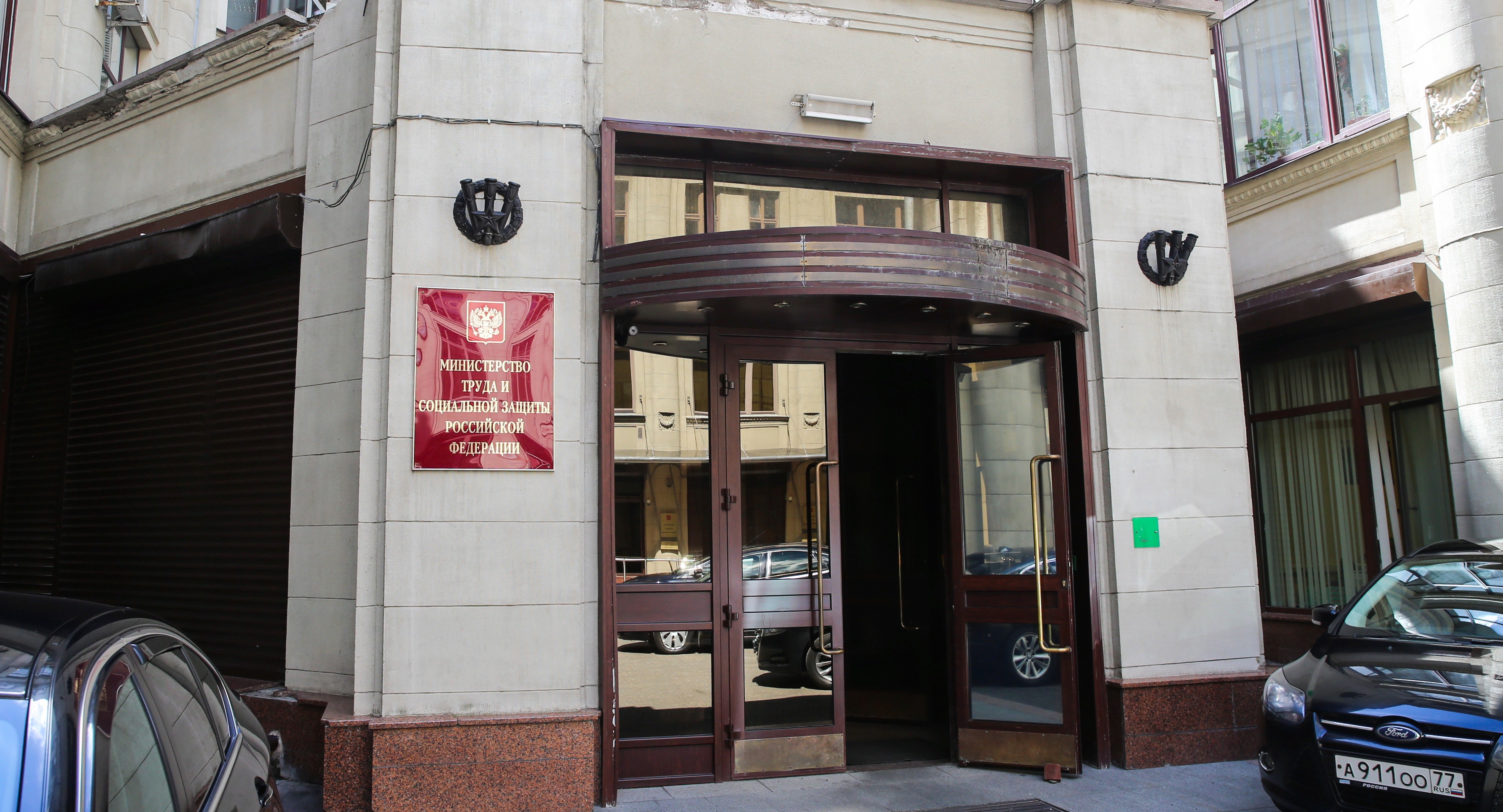 Минтруд не поддержал предложение о выплатах на детей 16 и 17 лет