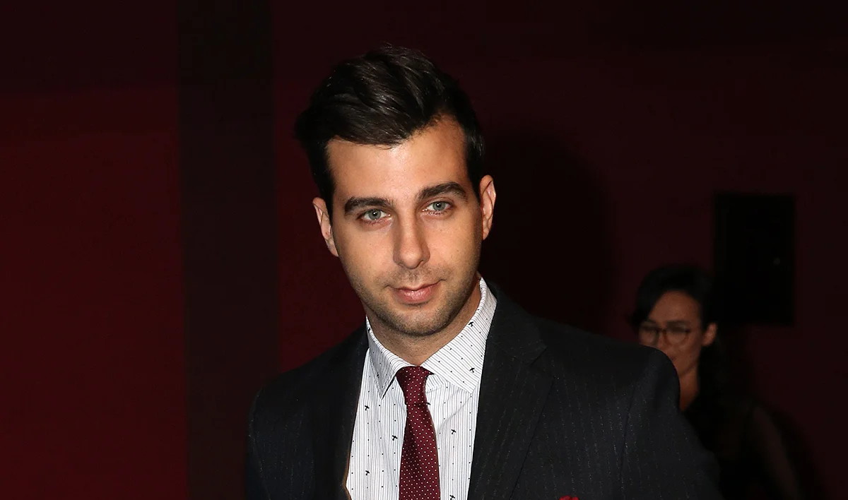 Иван Ургант и Джоанна Стингрей поздравили выпускников 