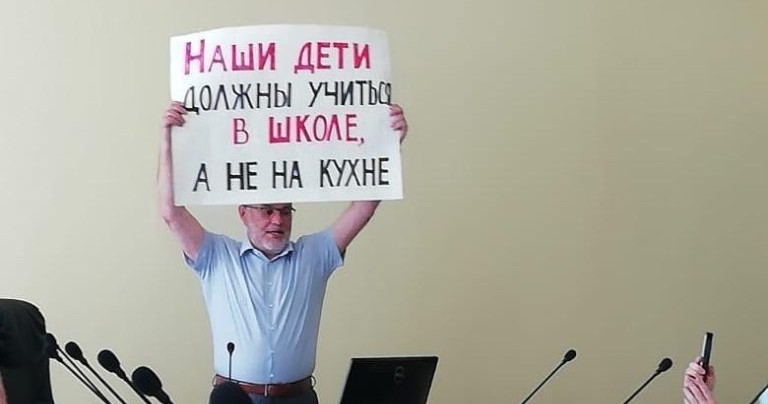 Астраханский министр образования Виталий Гутман выступил против полного перехода на дистанционное образование