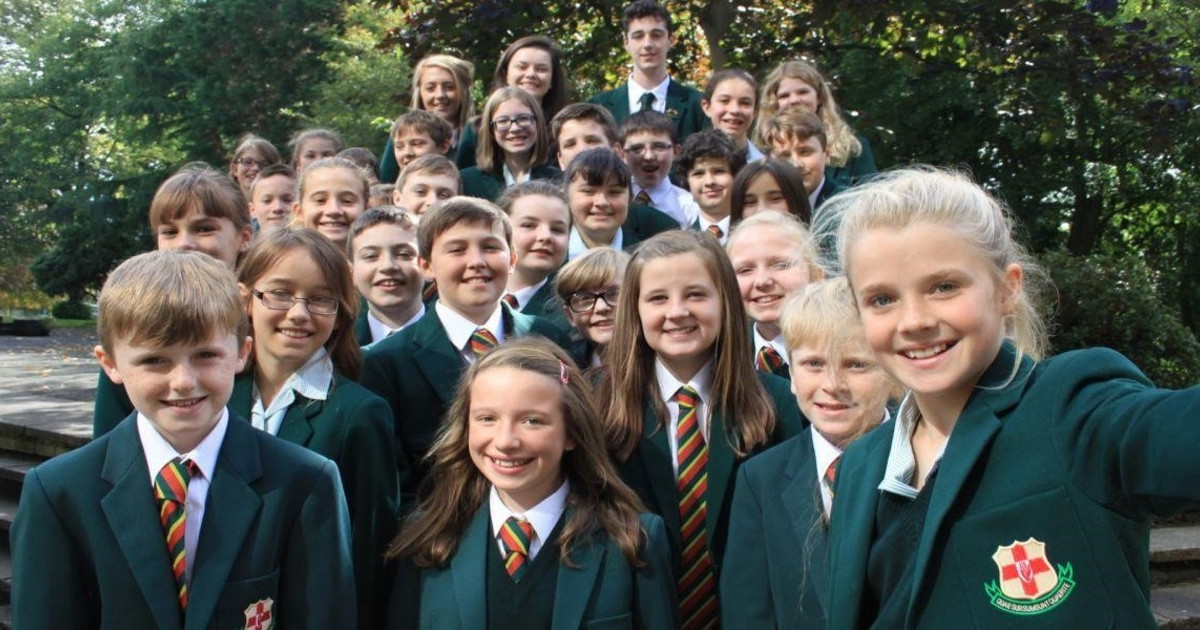 Вместо масок – защитные козырьки: как в Ирландии планируют возвращаться в школу