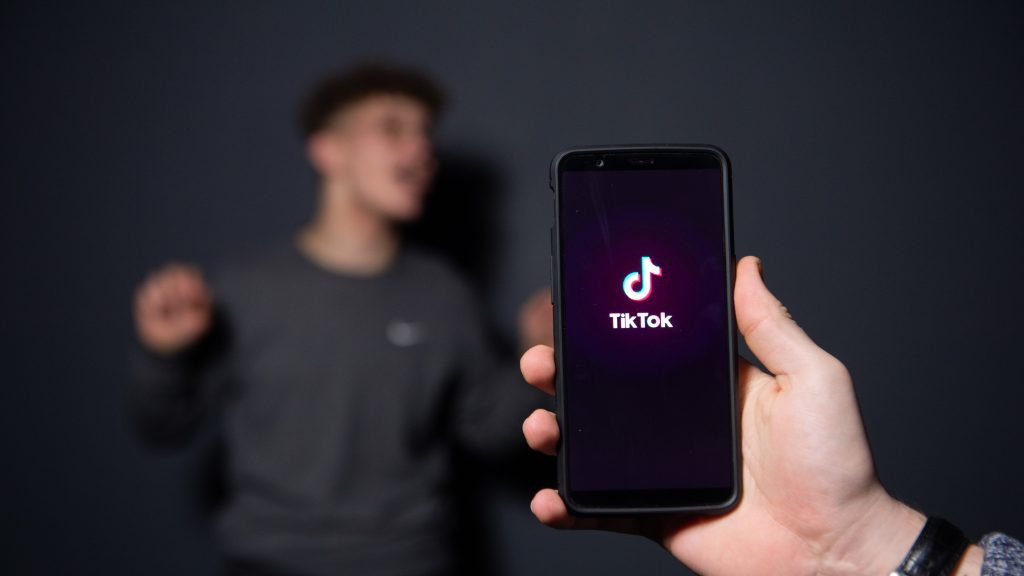 Онищенко поддержал использующих TikTok российских подростков
